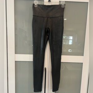 Almost new SPANX Faux Leather Leggings in Black Skinny Tummy Control sz M